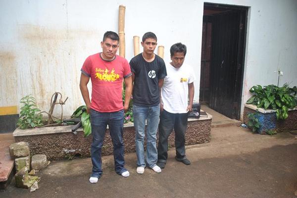 Los tres detenidos son de San Antonio Suchitepéquez, Suchitepéquez. (Foto Prensa Libre: Óscar González)<br _mce_bogus="1"/>
