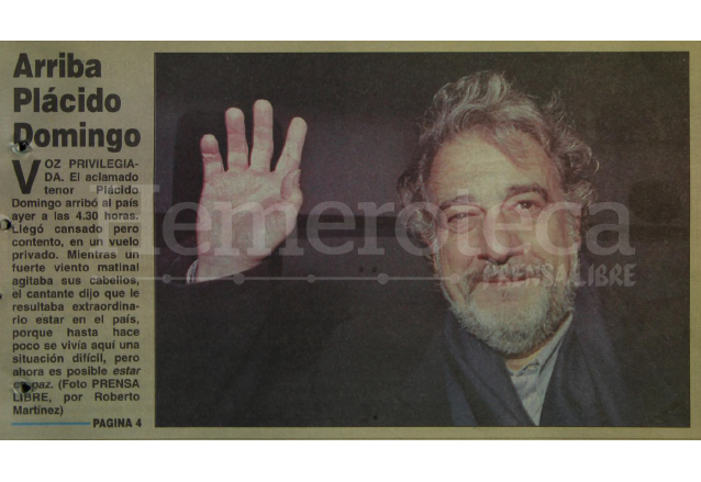 Detalle de la portada de Prensa Libre del 14 de marzo de 1998 informando sobre la llegada de Plácido Domingo al país. (Foto: Hemeroteca PL)