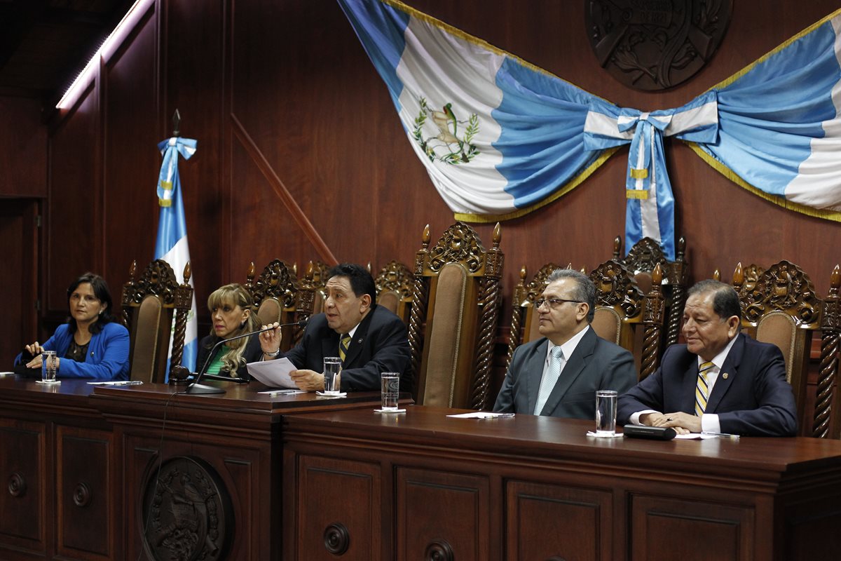 Magistrados de la Corte de Constitucionalidad durante la conferencia de prensa. (Foto Prensa Libre: Paulo Raquec).