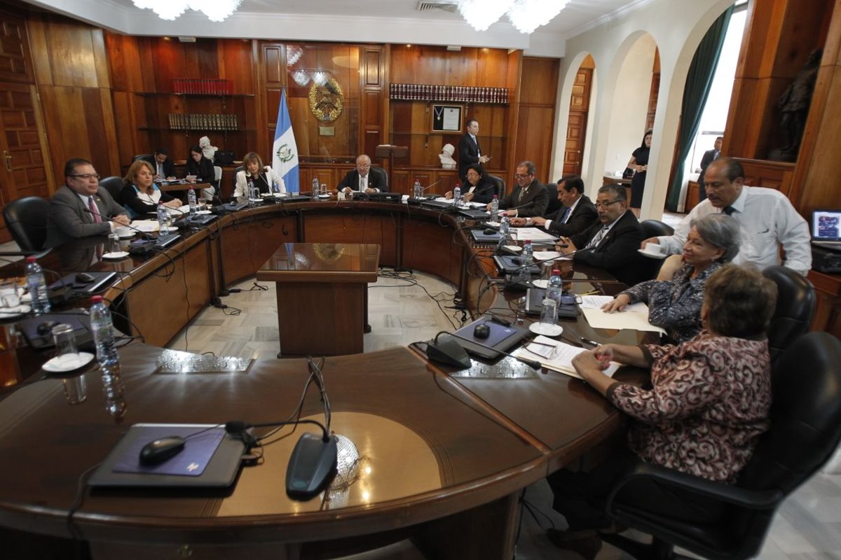 Pleno de la CSJ sesiona para elegir presidente para 2018. (Foto: Paulo Raquec)