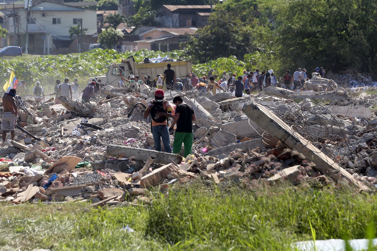 A las zonas afectadas por el terremoto en Ecuador les tomará años recuperarse. (Foto Prensa Libre: AFP).