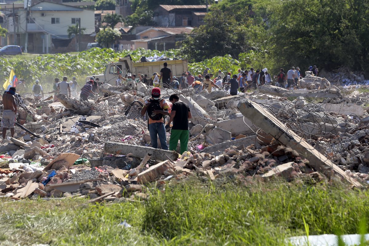 A las zonas afectadas por el terremoto en Ecuador les tomará años recuperarse. (Foto Prensa Libre: AFP).