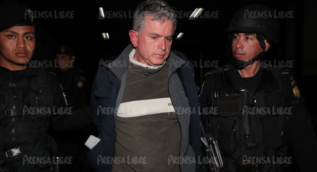 Jorge Eduardo Antillón Klussmann al momento de llegar a Torre de Tribunales, capturado en Carretera a El Salvador. (Foto Prensa Libre: Estuardo Paredes)