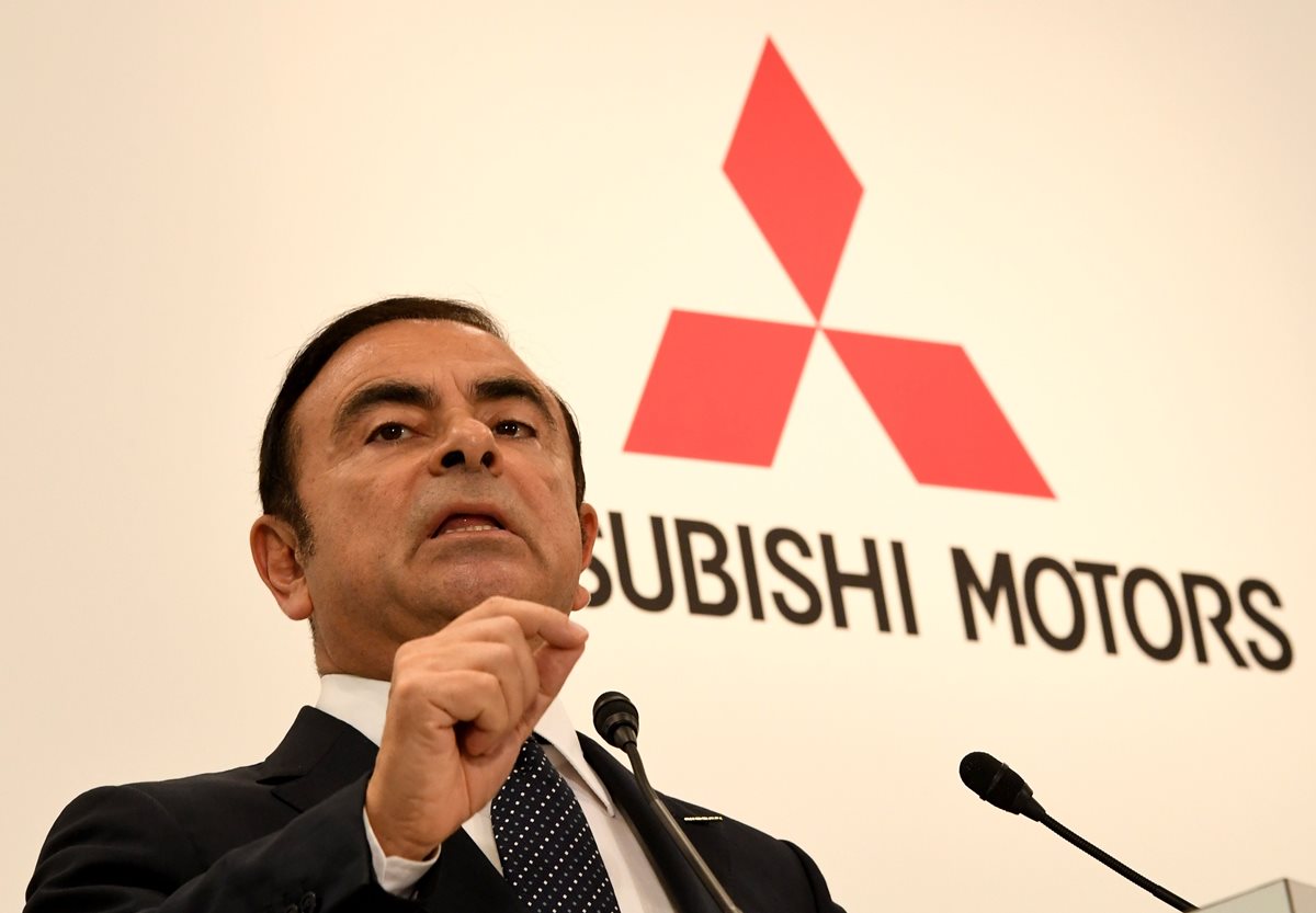 Los ejecutivos de la firma japonesa de automóviles Mitsubishi Motors decidieron despedir a Carlos Ghosn como presidente, mientras el magnate una vez venerado se enfrenta a acusaciones de mala conducta financiera que provocaron su detención por choque. (Foto Prensa Libre: AFP)