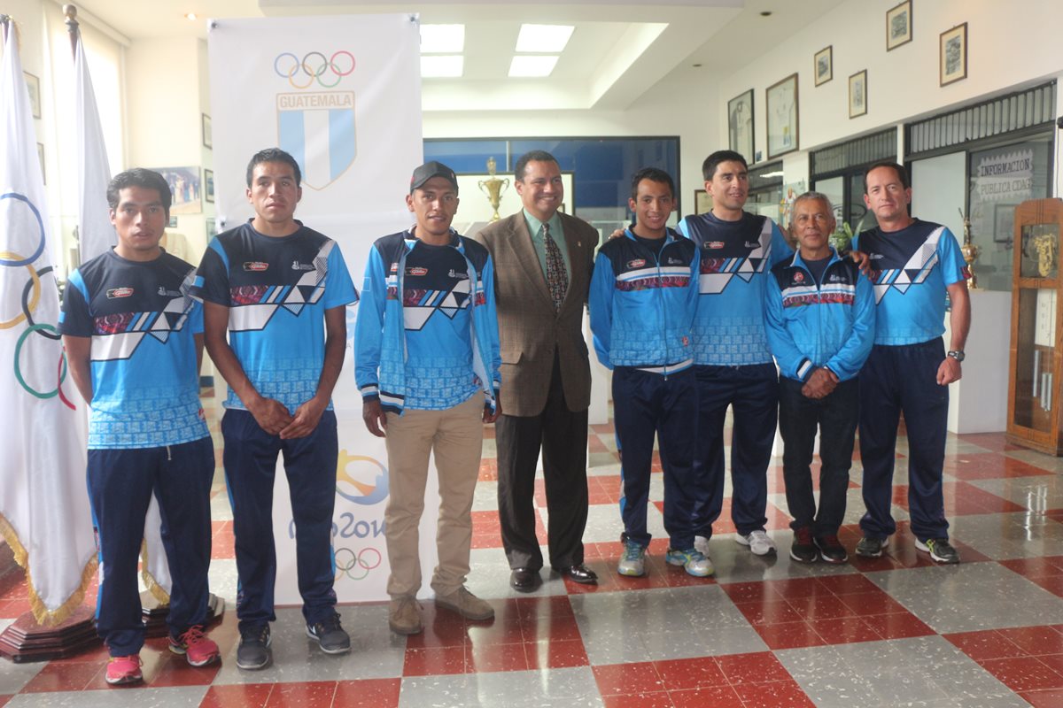 Los pedalistas guatemaltecos fueron juramentados en CDAG. (Foto Prensa Libre: cortesía FNC)