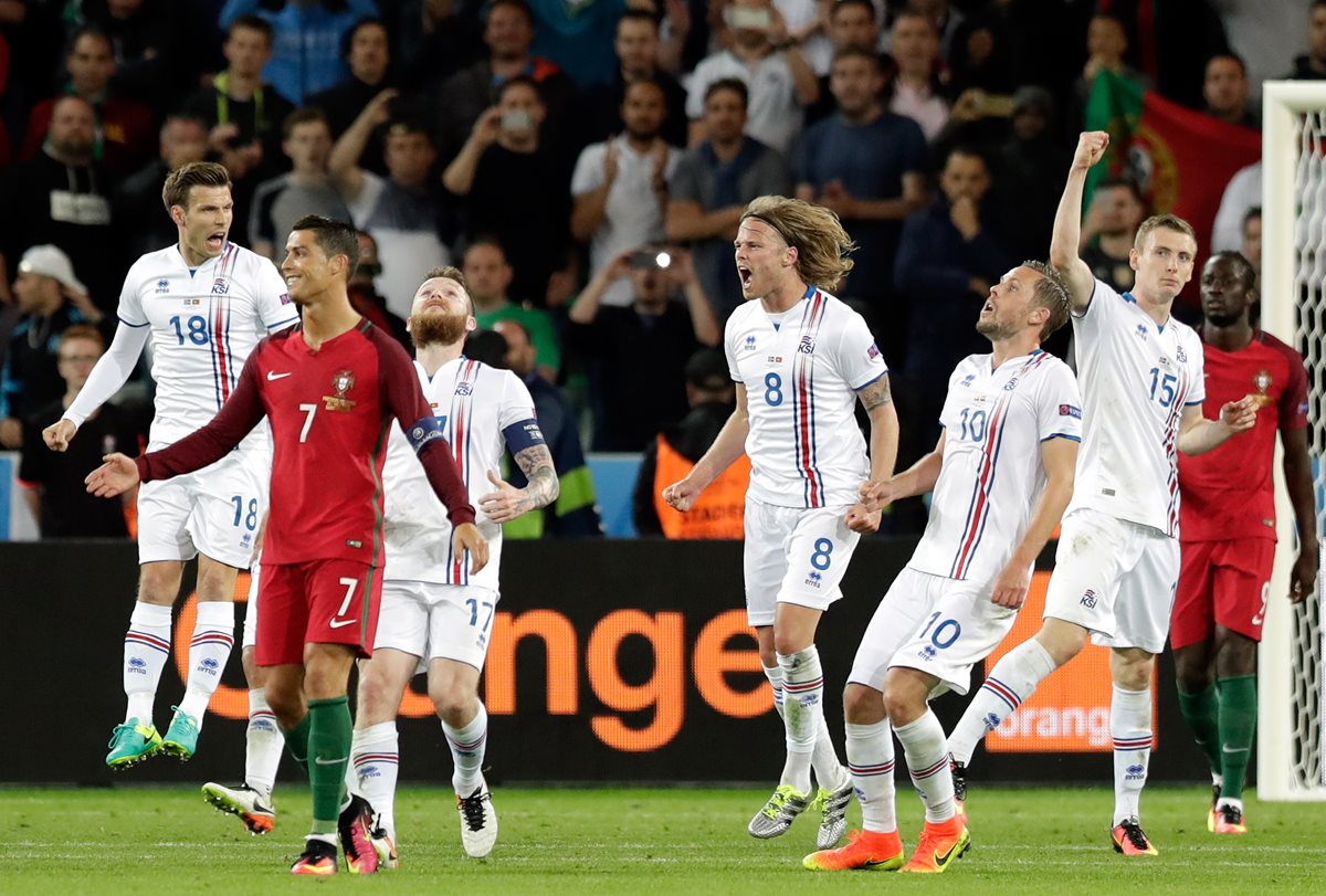 Cristiano Ronaldo no logró anotar frente a Islandia este martes. (Foto Prensa Libre: AP)