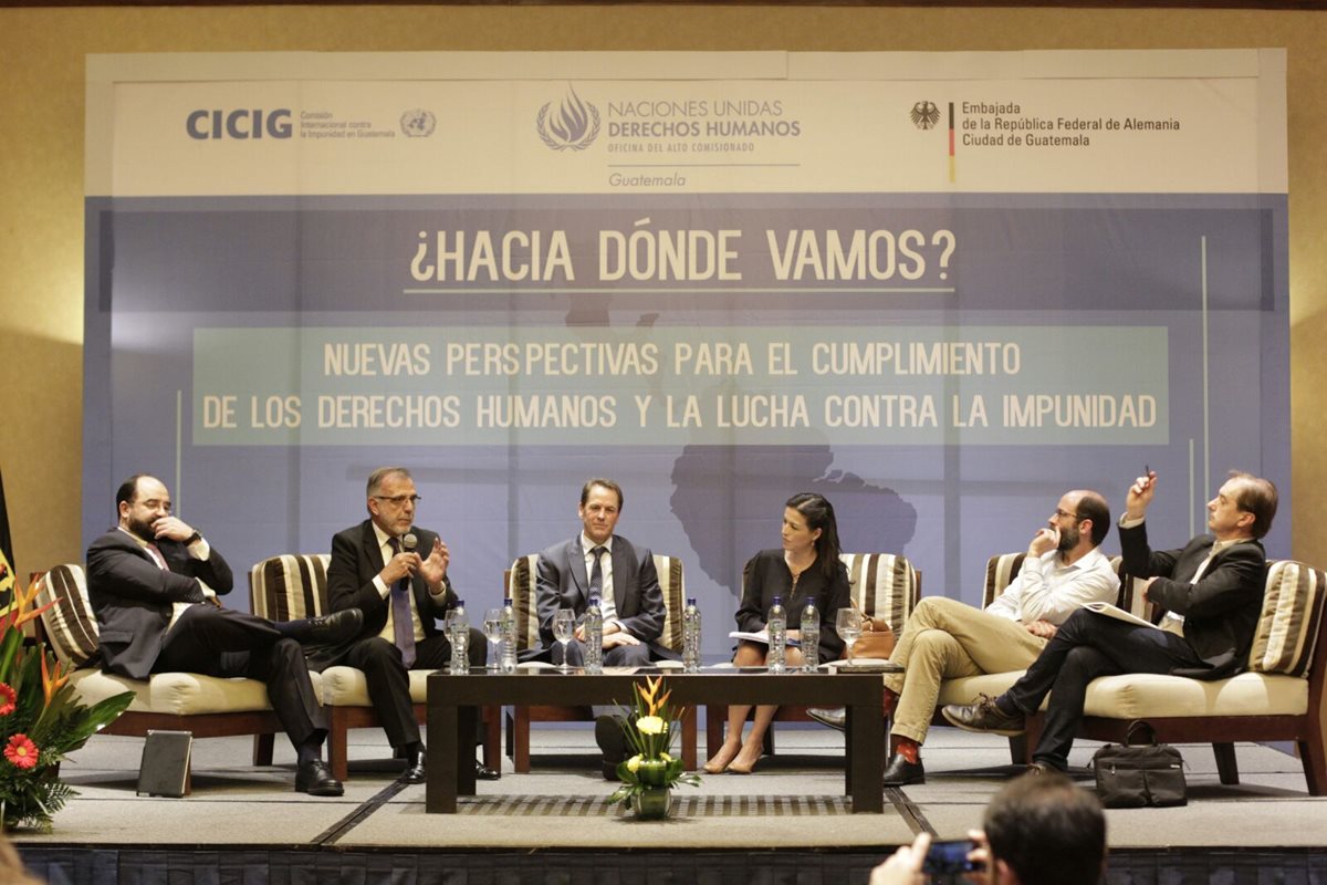 Iván Velásquez durante el conversatorio sobre derechos humanos e impunidad. (Foto Prensa Libre: Edwin Bercián)