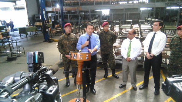 Jimmy Morales dice que aplicará la Ley, si en el Congreso se aprueba la Pena de Muerte. (Foto Prensa Libre: Geovanni Contreras)