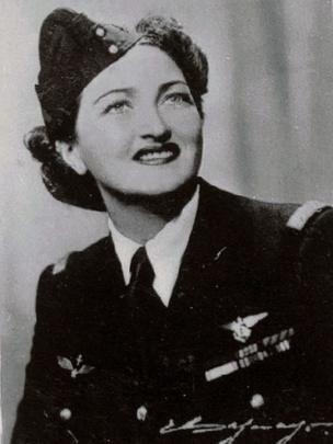 Margot Duhalde, piloto chilena. Foto cortesía del Museo Nacional Aeronáutico y del Espacio de Chile.