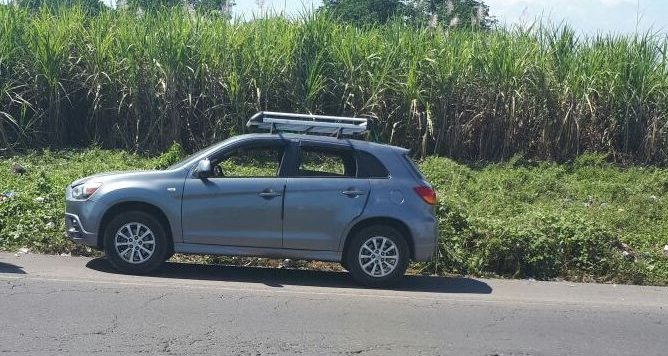 Vehículo en el que viajaban siete hombres en Santa Lucía Cotzumalguapa, Escuintla. (Foto Prensa Libre: PNC)
