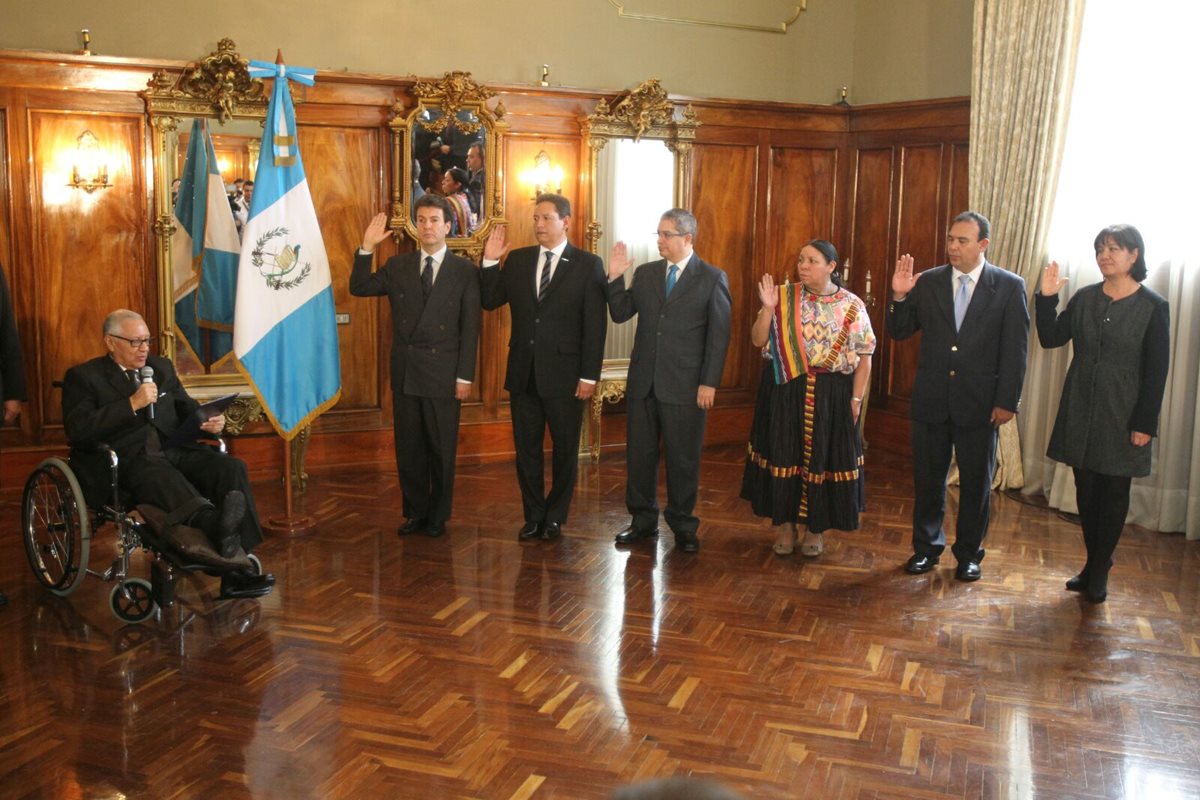 Presidente Maldonado juramenta a nuevos ministros y funcionarios de gobierno. (Foto Prensa Libre: Esbin García)