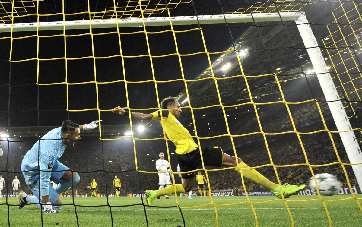 Keylor no pudo evitar la anotación de Pierre-Emerick Aubameyang, que significó el empate 1-1 frente al Real Madrid. (Foto Prensa Libre: AP)