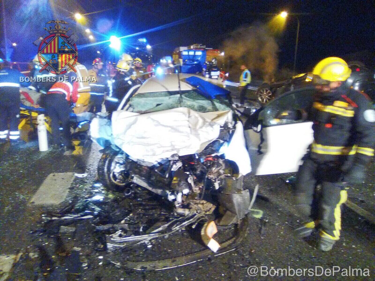 Fatal accidente en España provocado por dos guatemaltecos. (Foto Prensa Libre: Bomberos de Palma)