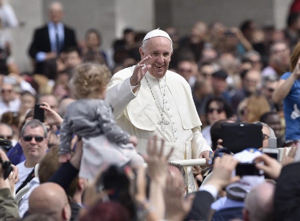 El Papa pidió el cambio de estatus de "María Magdalena", de quien dijo que Jesús la quería mucho. (Foto Prensa Libre: AFP)