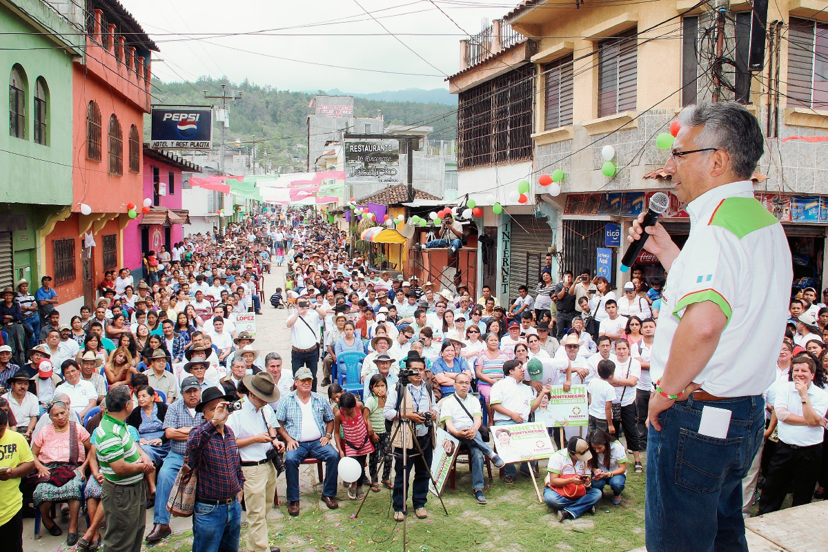 José Ángel López lanzó su campaña a la Presidencia con el partido Encuentro por Guatemala ante unos 500 pobladores, en Jacaltenango, Huehuetenango. (Foto Prensa Libre: Mike Castillo)