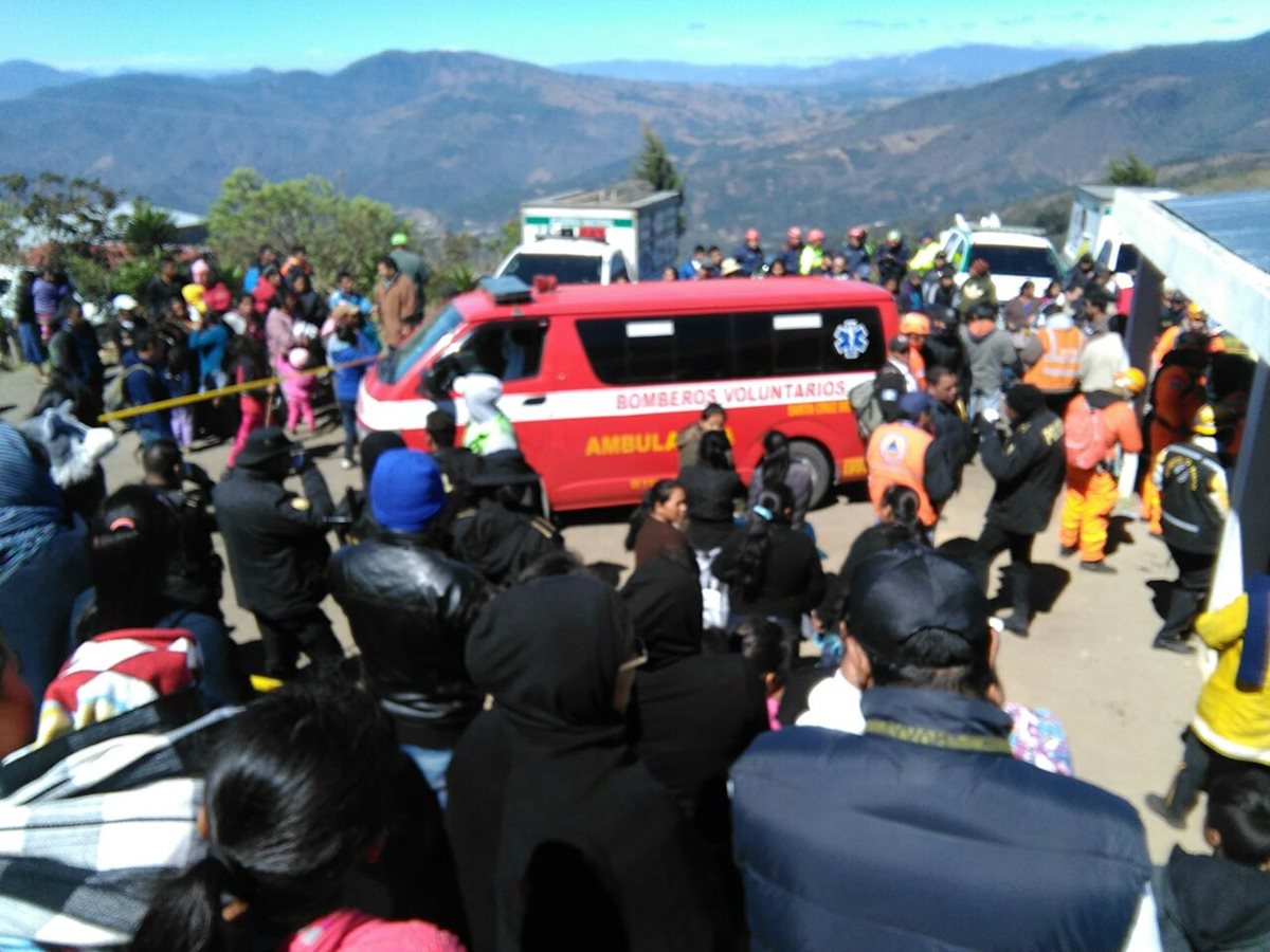 Expertos consideran el equipo inapropiado fue uno de los factores para la muerte de seis excursionistas en el volcán Acatenango. (Foto Prensa Libre: Estuardo Paredes)