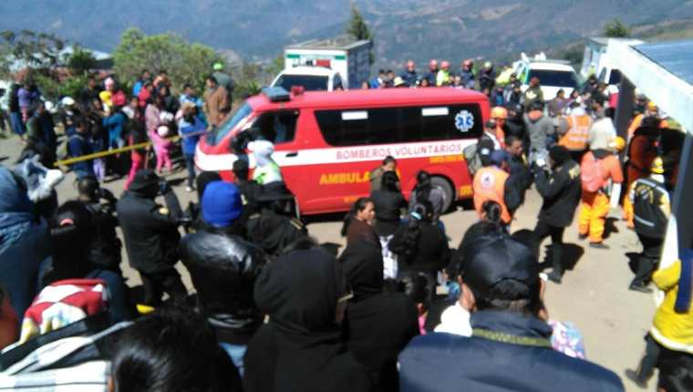 Expertos consideran el equipo inapropiado fue uno de los factores para la muerte de seis excursionistas en el volcán Acatenango. (Foto Prensa Libre: Estuardo Paredes)