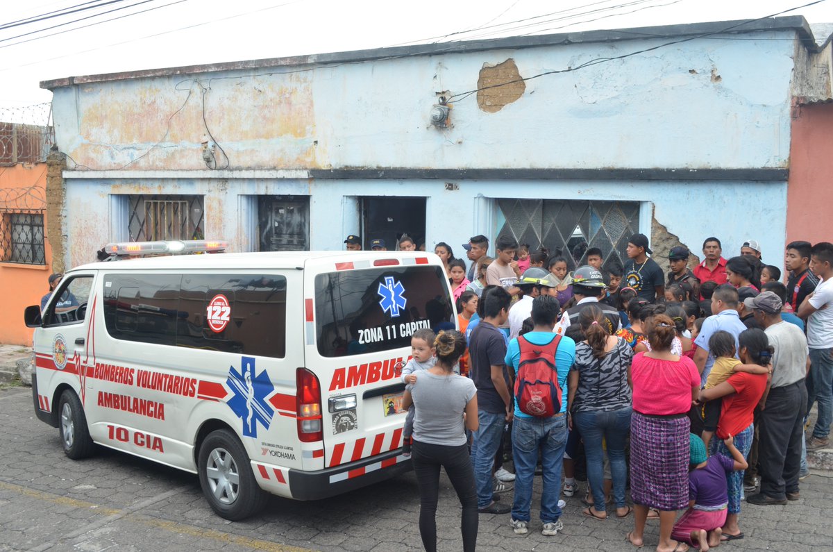 Ataque armado dejó un muerto y un herido en una vivienda en la zona 8. Foto Prensa Libre: Bomberos Voluntarios.