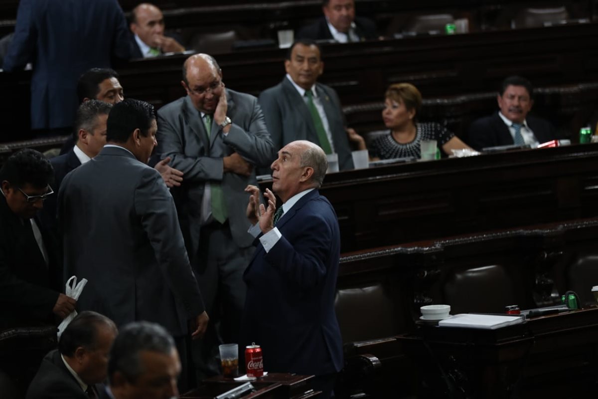 Diputados debaten durante la sesión ordinaria de este miércoles. (Foto Prensa Libre: Óscar Rivas)