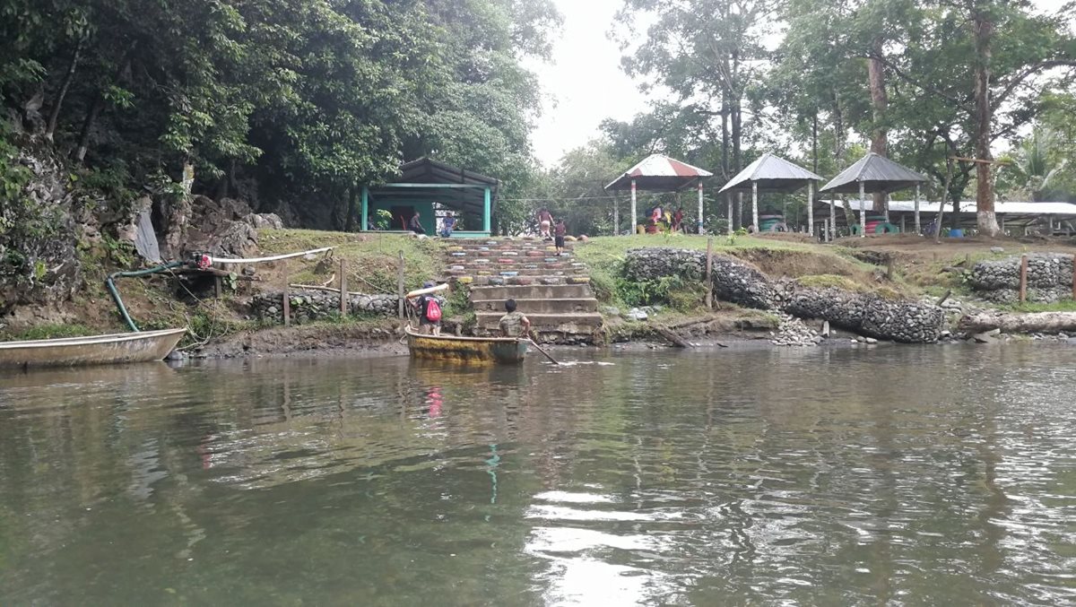 Zona para nadar y en la parte alta para preparar los alimentos en el Parque Ecológico El Boquerón, en el Estor, Izabal. (Foto Prensa Libre: Óscar Felipe Quisque)