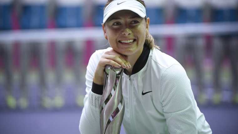 La sonrisa de Sharapova volvió a brillar en su rostro tras pasar por una época oscura en su carrera. (Foto Prensa Libre: AFP)