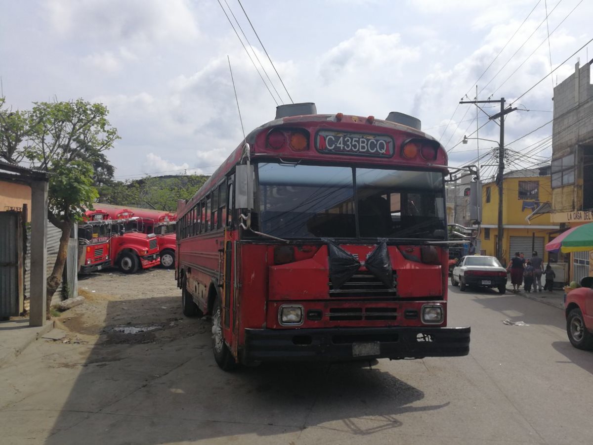 El transporte público es uno los servicios regulados en el semáforo de alertas en cada municipio durante la emergencia por el coronavirus. (Foto, Prensa Libre: Hemeroteca PL)