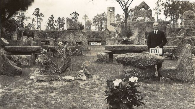 Además de esculpir, Edward Leedskalnin también hacía experimentos de radio y magnetismo. CORAL CASTLE