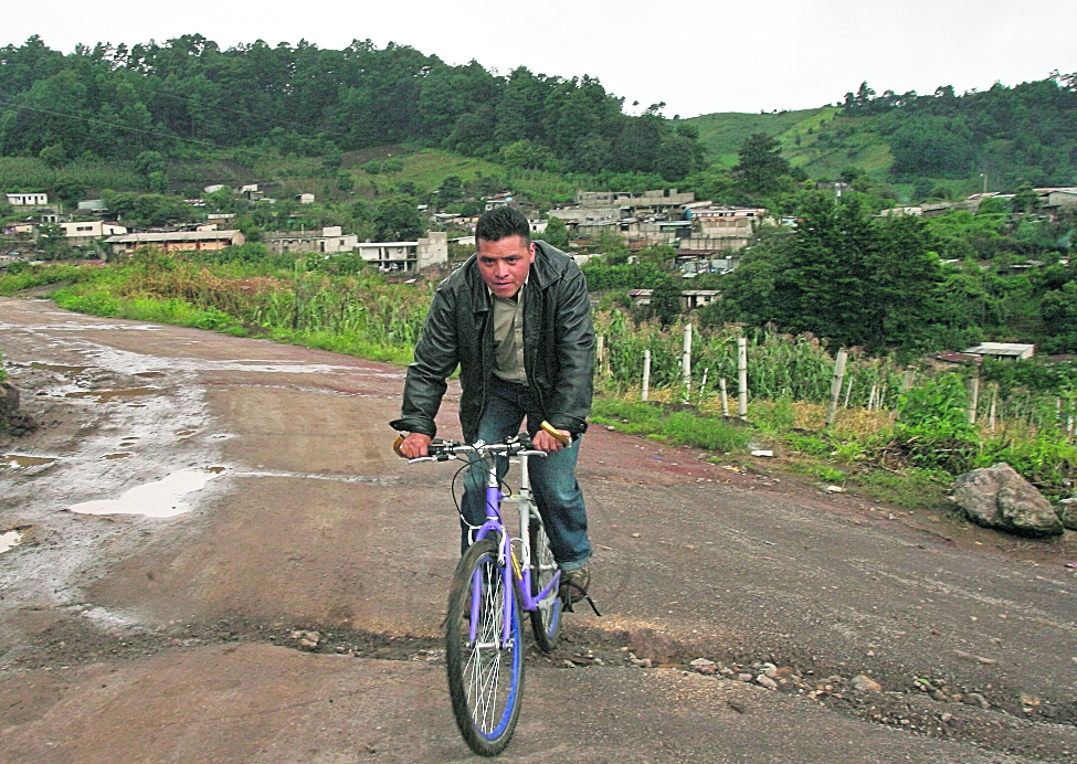 Abel Jocholá se dedicó a la agricultura durante el tiempo que estuvo suspendido. (Foto Prensa Libre: Hemeroteca PL)