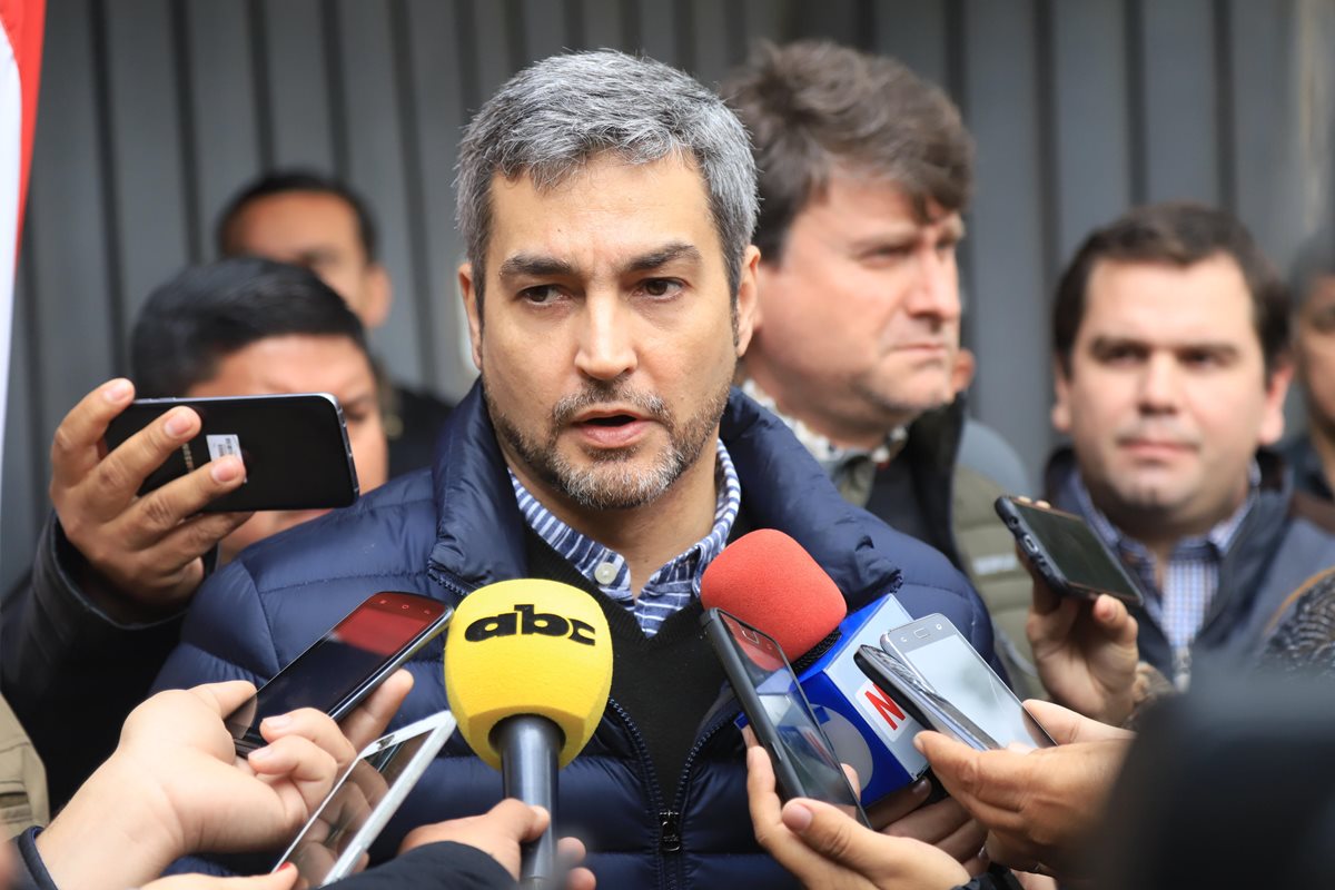 Mario Abdo Benítez da declaraciones a la prensa este jueves en Asunción, Paraguay.(EFE)
