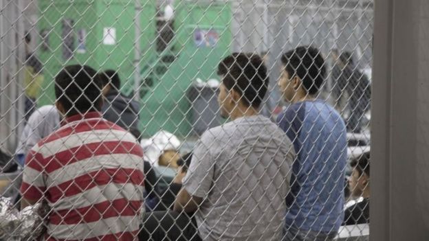 Al menos dos mil 300 menores de edad han sido separados de sus padres en la frontera desde el mes de mayo, según cifras oficiales. GETTY IMAGES