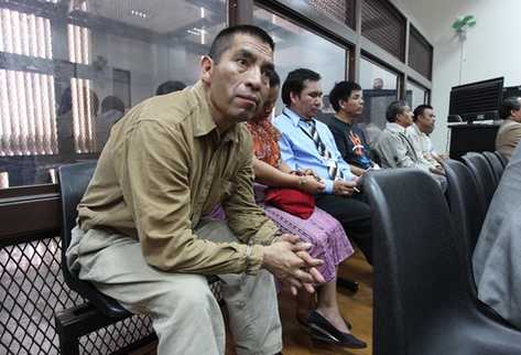 José Pérez Chen y demás procesados escuchan la sentencia. (Foto Prensa Libre: Erick Avila)