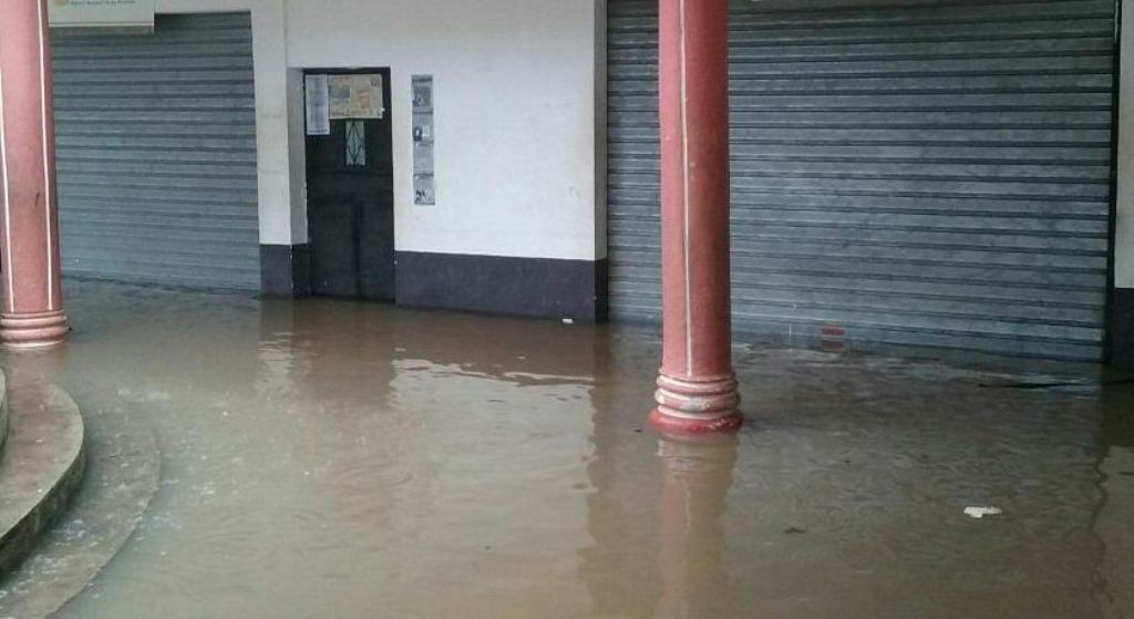 Una de las áreas inundadas en Lívingston, Izabal. (Foto Prensa Libre: Dony Stewart)