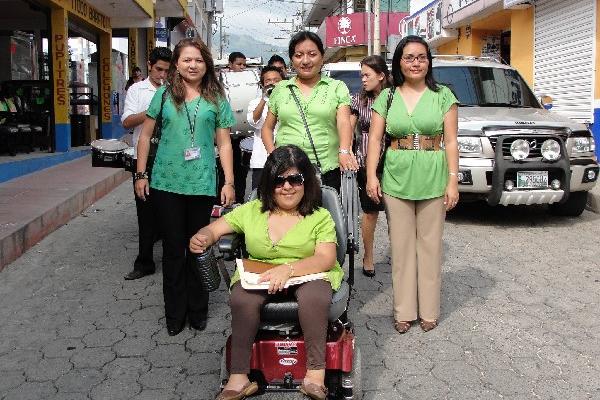 Integrantes de  organizaciones   participan en marcha por el  Día Internacional de las Personas con Discapacidad.