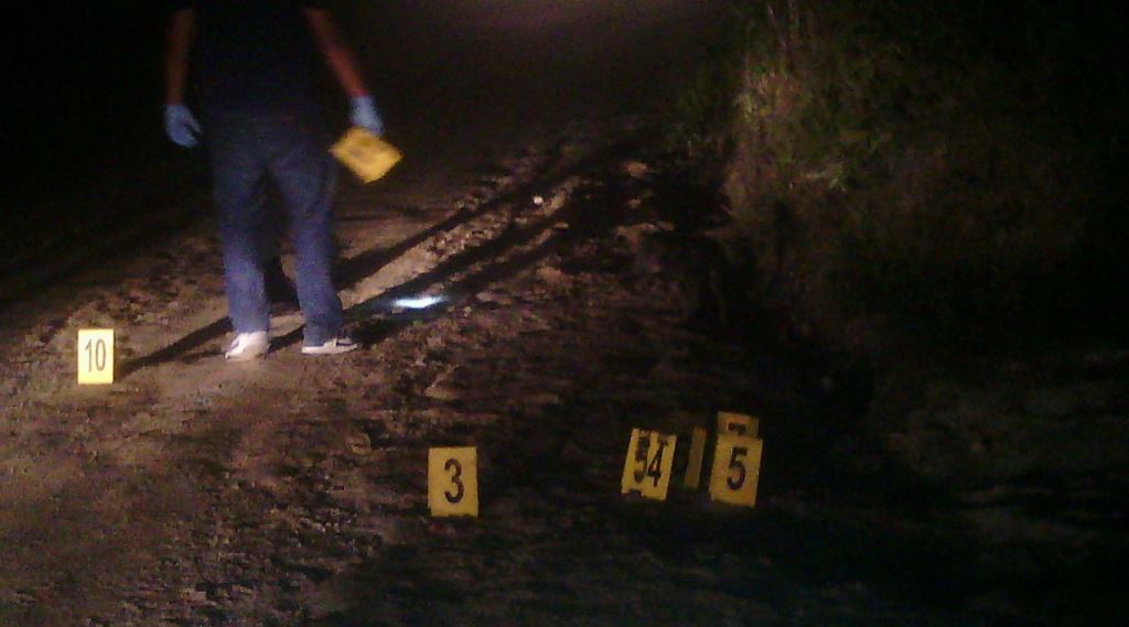 Lugar donde murieron baleadas tres personas en Jocotán, Chiquimula. (Foto Prensa Libre: Víctor Gómez).