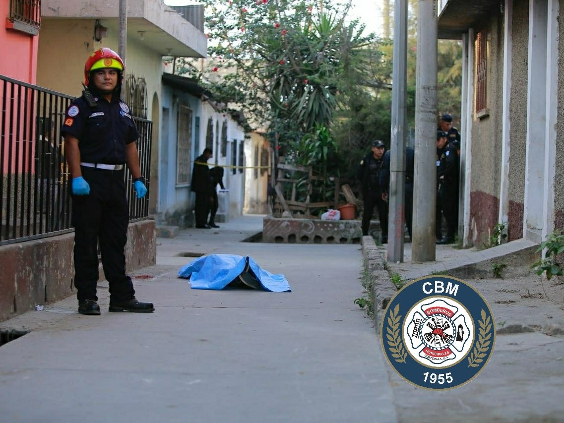 Al menos cinco personas han muerto de forma violenta durante las últimas horas. (Foto Prensa Libre: CBM)