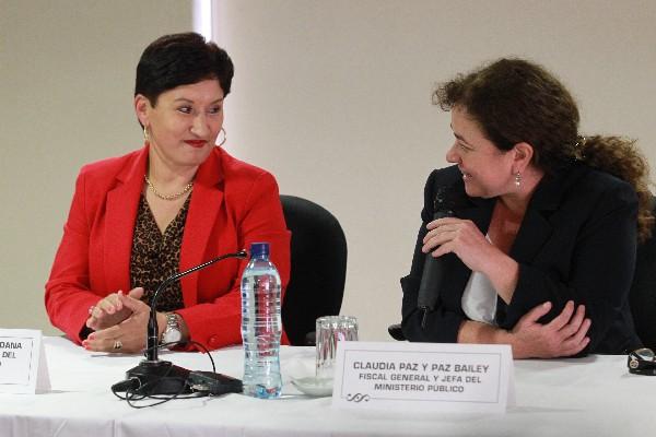 Thelma Aldana y Claudia Paz y Paz, fiscal general, dan a conocer la creación de la comisión de transición en la jefatura del MP.