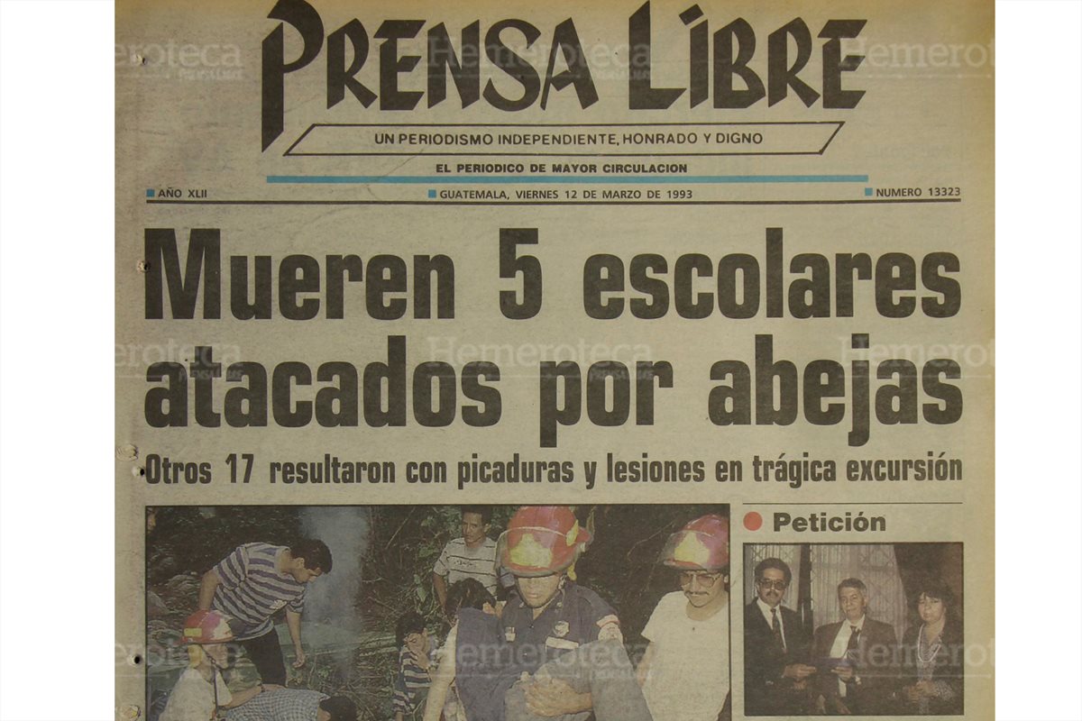 Portada del 12/3/1993, Prensa Libre dio a conocer sobre el ataque de abejas asesinas a varios estudiantes del colegio Alejandro von Humboldt. (Foto: Hemeroteca PL)