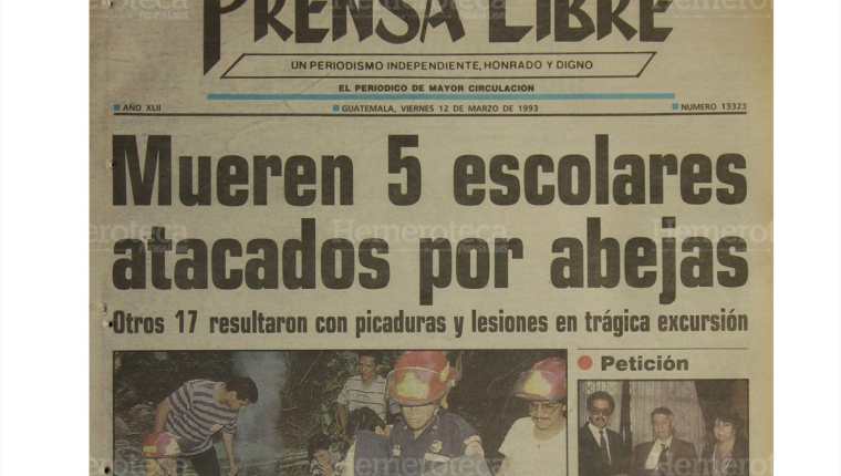 Portada del 12/3/1993, Prensa Libre dio a conocer sobre el ataque de abejas asesinas a varios estudiantes del colegio Alejandro von Humboldt. (Foto: Hemeroteca PL)