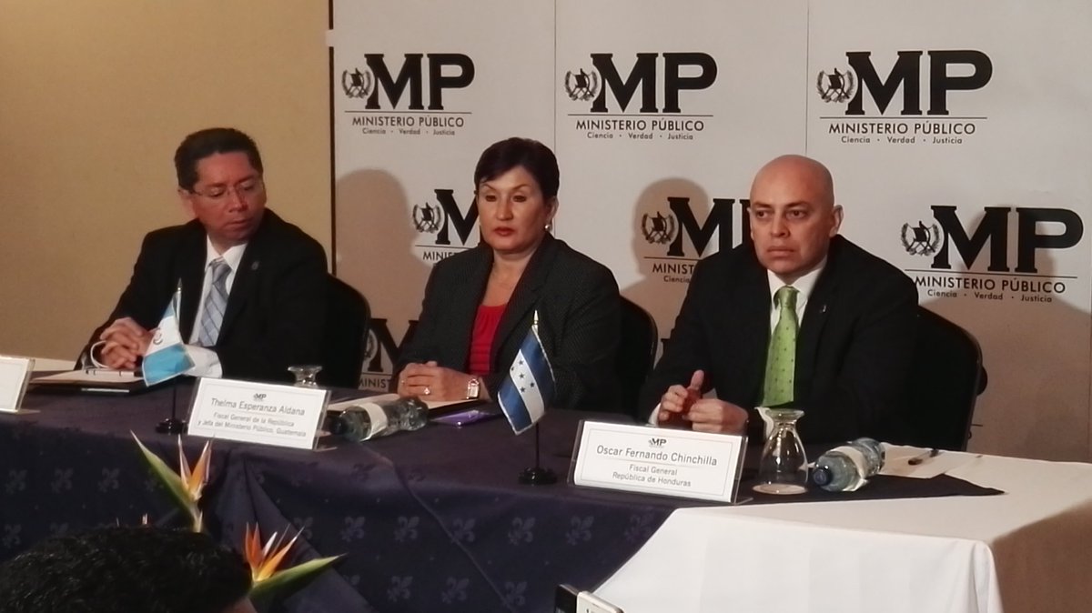 Titulares de los Ministerios Públicos de El Salvador, Guatemala y Honduras firmaron convenio para combatir las maras. (Foto Prensa Libre: Glenda Sánchez)
