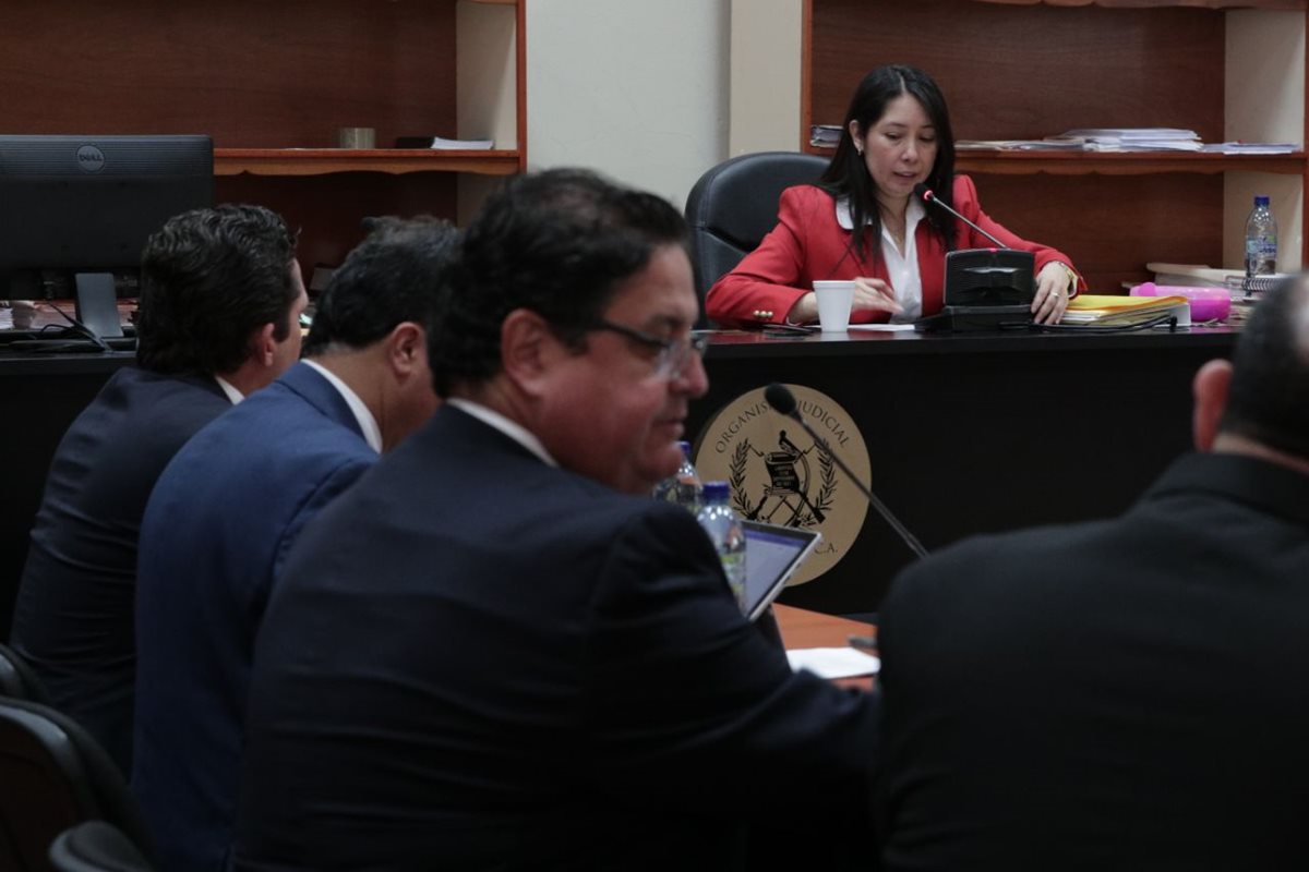 La jueza Érika Aifán resolvió ligar a proceso a Rodrigo Arenas y José Andrés Botrán por el delito de financiamiento electoral ilícito. (Foto Prensa Libre: Carlos Hernández Ovalle)