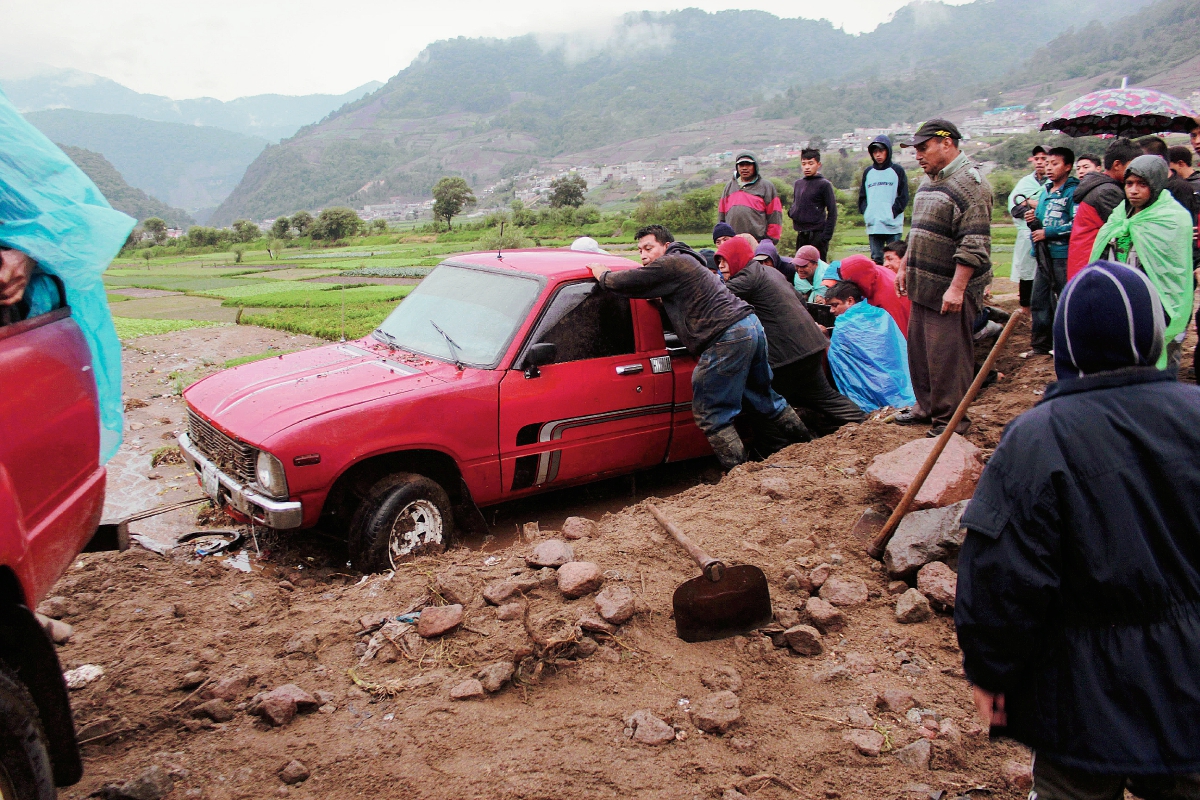 Las lluvias provocaron daños materiales en distintos puntos del país. (Foto Prensa Libre: Carlos Ventura)