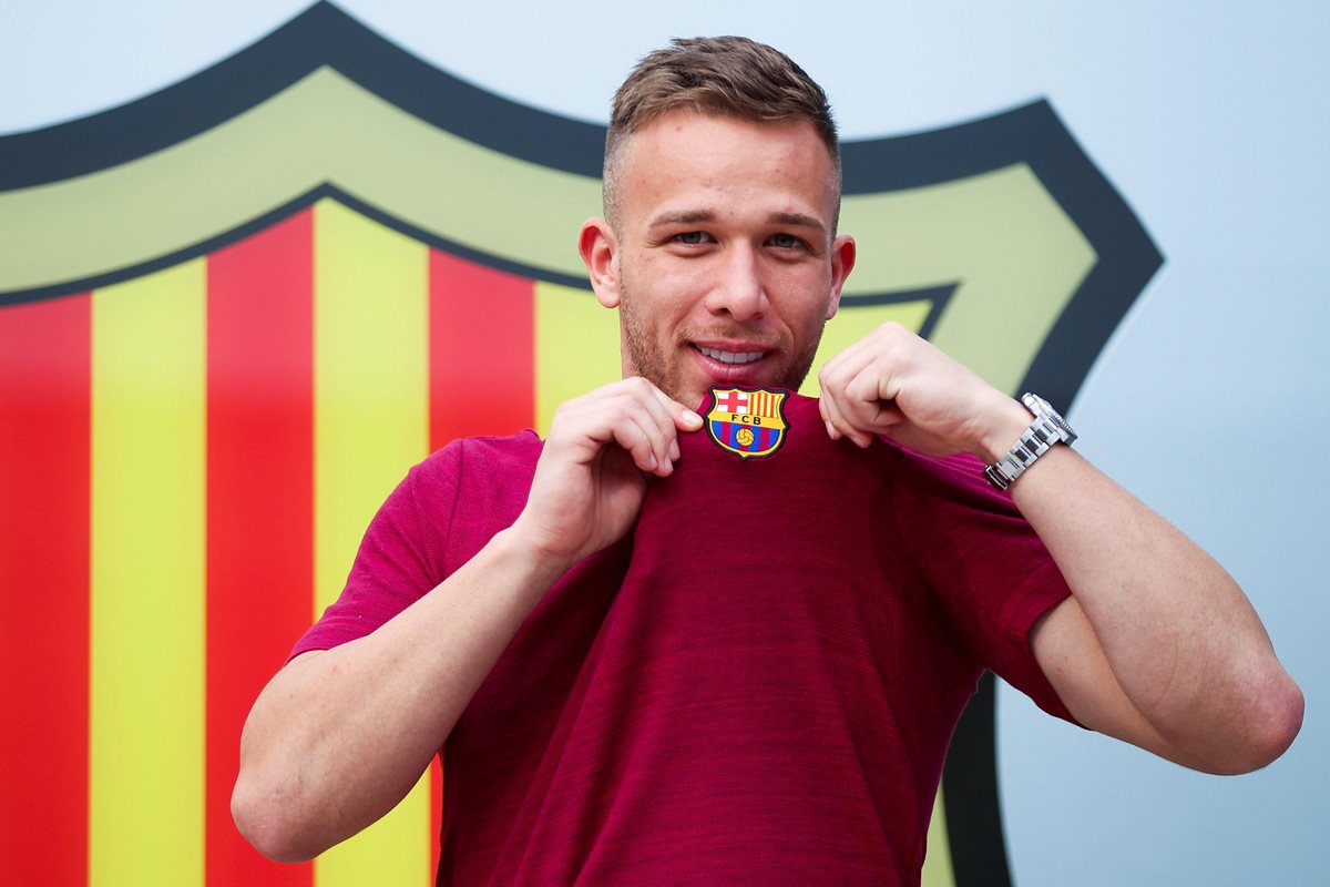 Arthur llega desde Brasil para unirse al Barcelona, equipo al que asegura ha admirado desde niño. (Foto Prensa Libre: EFE)
