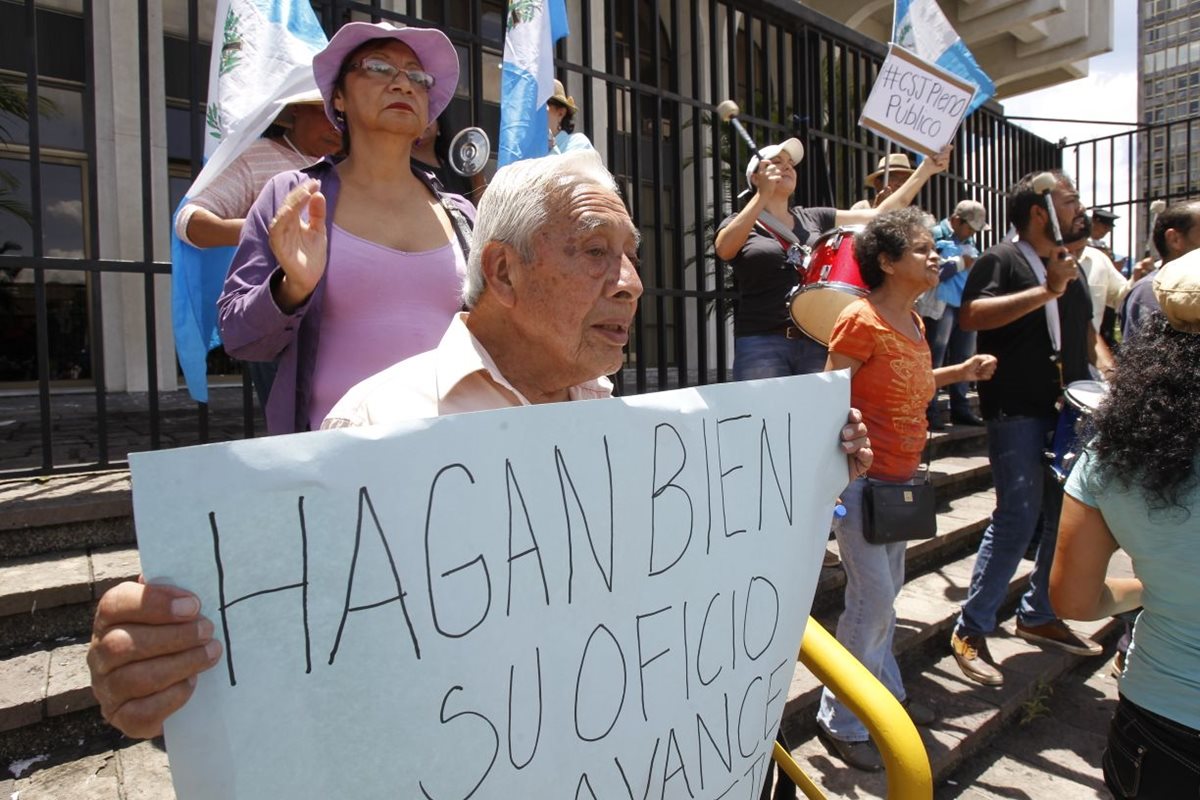 Los magistrados de la Corte Suprema de Justicia indicaron que este día conocerían cuatro procesos contra el presidente Jimmy Morales.