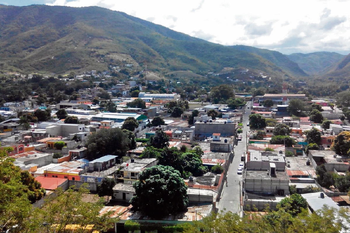 Guastatoya, El Progreso, es uno de los cuatro municipios incluidos en los acuerdos gubernativos que ponen en vigencia el salario diferenciado. (Foto Prensa Libre: Hugo Oliva)