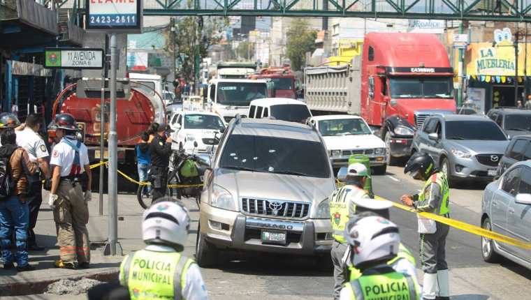 El ataque a los elementos de la PNC fue en la Calle Martí y 11 avenida, zona 6. (Foto: Prensa Libre Álvaro Interiano)