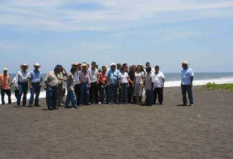 Habitantes y comerciantes de Monterrico creen que  próximo gobierno autorizará minería en playas.