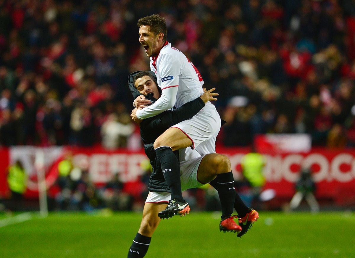 Jovetic se vistió de héroe al anotar el gol del triunfo para el cuadro sevillista. (Foto Prensa Libre: AFP)