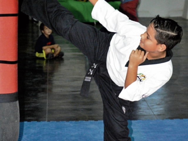 A su corta edad, Édgar Rodrigo Pérez Quinto, de Zacapa, es un experimentado karateca. (Foto Prensa Libre: Víctor Gómez).