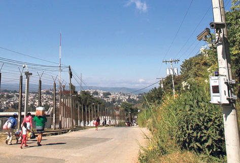 A partir del 25 de diciembre próximo se espera el bloqueo total de señal de celulares en las cárceles, como el Preventivo de la zona 18.