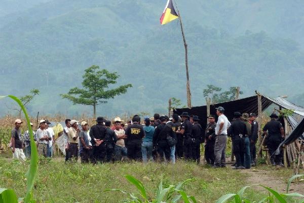 Fiscales investigan los sucesos ocurridos durante los desalojos efectuados en el área del Polochic.